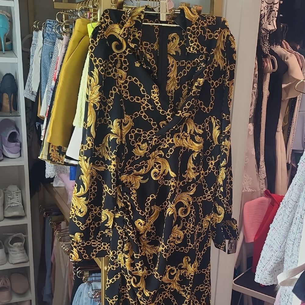 Elegant Black and Gold Chain Print Dress